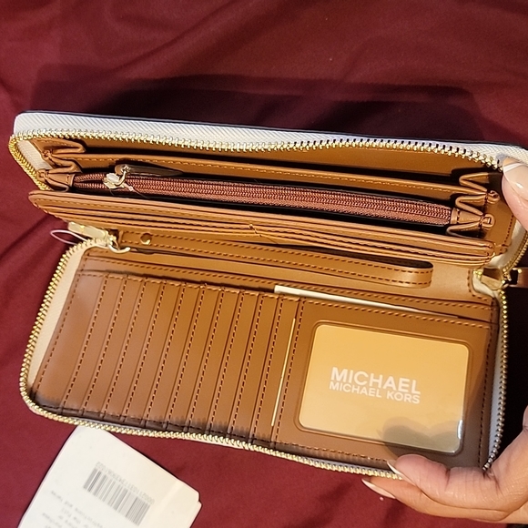Michael Kors Purse and wallet - Picture 2 of 4